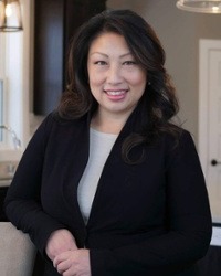 Headshot of Susan Pha