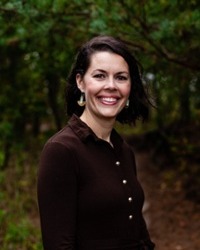 Headshot of Liz Olson